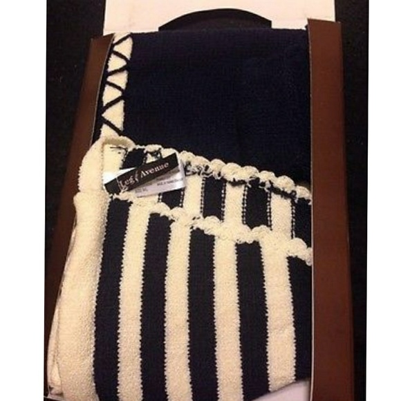 Pinup Leg Avenue 2pc Navy White Knit Stripe Bikini - Picture 2 of 6